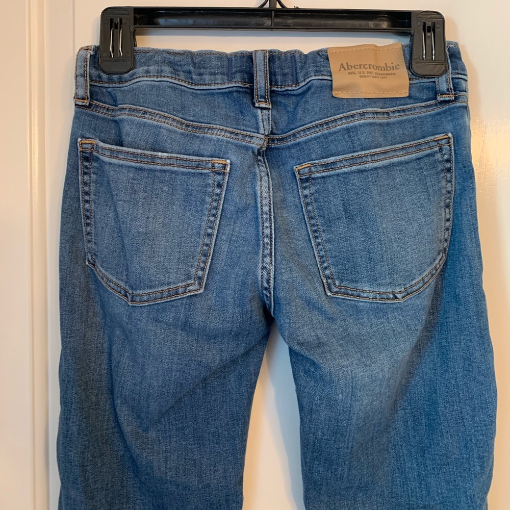 Abercrombie Kids Boys Lightweight Straight Leg Jeans in Medium Wash - Picture 7 of 13